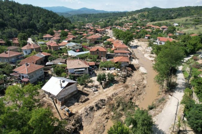 Как започна новата учебна година в наводнените села