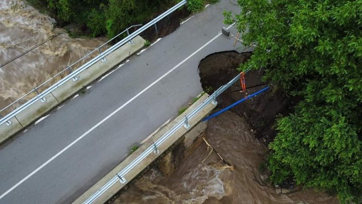 Мост в монтанско село беше разрушен от обилните дъждове