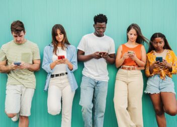 Мока Мус: Цветът на 2025 година